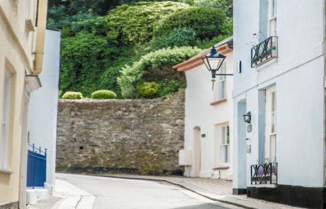 Kingsand pretty alleyway to beach | Blue Monkey Cornwall