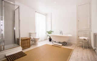 Bathroom facilities both a bath and a shower | Blue Monkey Cornwall