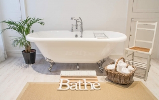 Beautiful free standing bath | Blue Monkey Cornwall