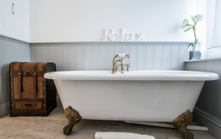 Beautiful free standing bath | Blue Monkey Cornwall