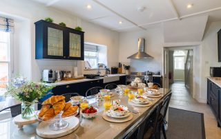 Family friendly cottage with a beautiful kitchen to eat with your family in